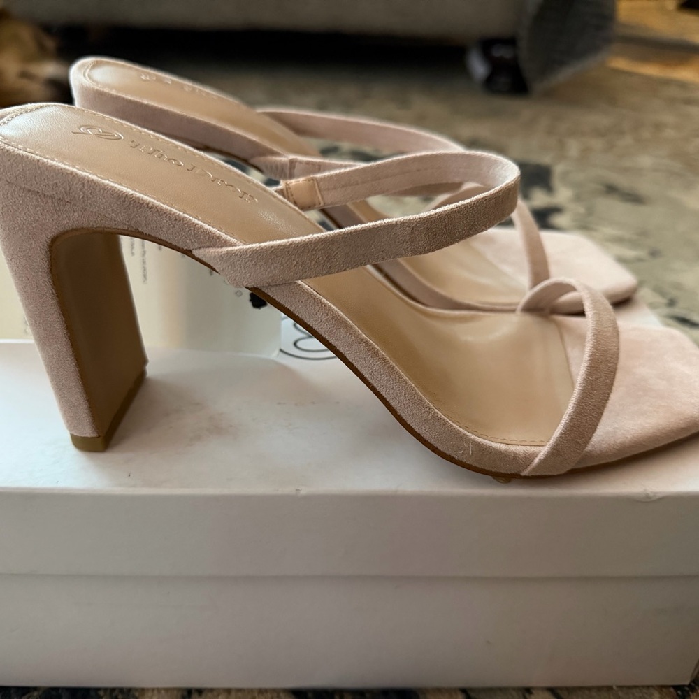 The Drop Avery Heels - Picture 4 of 5